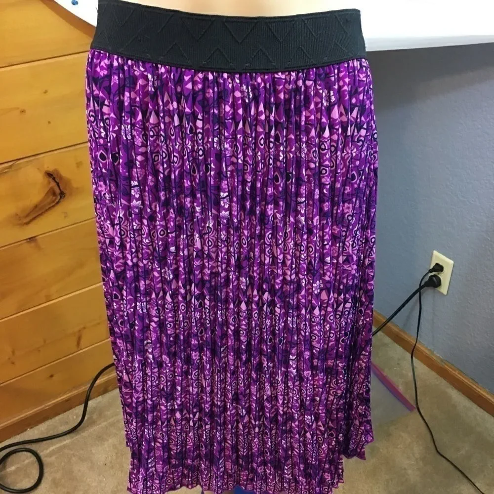 LuLaRoe M Skirt Purple Pleated NWOT